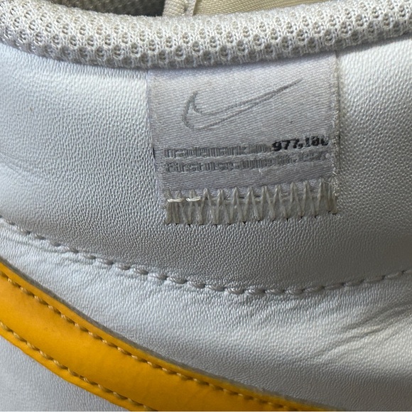 Nike Swoosh 50th anniversary women’s sneakers size 7.5 - Picture 8 of 11